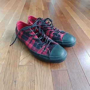 Converse Black and Red Plaid Size 8